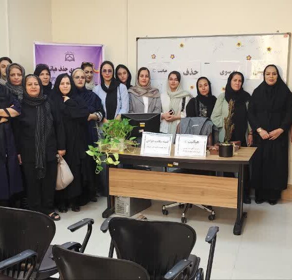 جلسه ای در مرکز خدمات جامع سلامت کوشک در خصوص پیشگیری از بیماری های هپاتیت و ایدز با هماهنگی اتحادیه آرایش و پیرایش بانوان سبزوار باحضور آقای دکتر جوینی،آقای مهندس یاسینی،خانم مهندس زرقی و جمعی از همکاران گرامی برگزار شد.